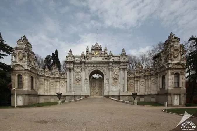 Dolmabahçe Sarayı