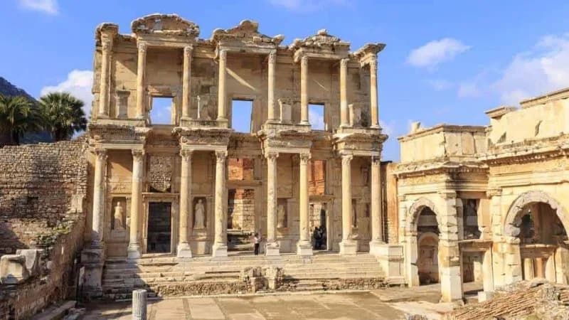 Efes'in Taşlarında Kaybolan ve Yeniden Doğan Kadın Gücü